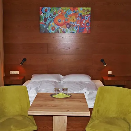 Aineterhof فندق مبيت وإفطار 3*