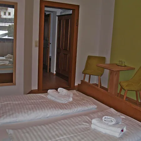 Aineterhof 住宿加早餐酒店 Ainet