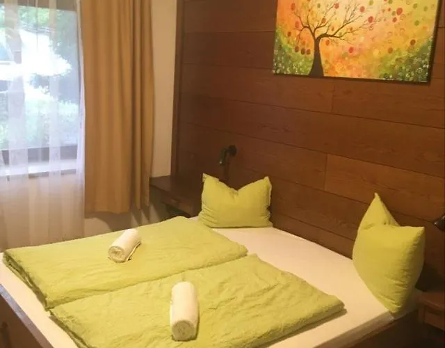 Aineterhof فندق مبيت وإفطار 3*